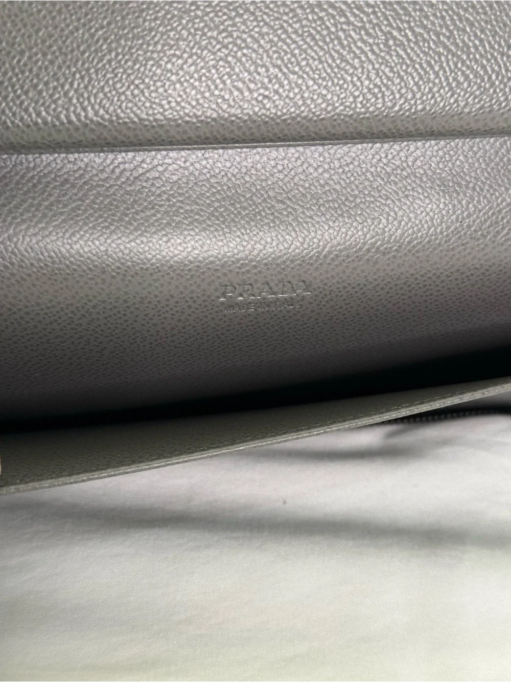 Prada Mens Portafoglio Lampo Wallet